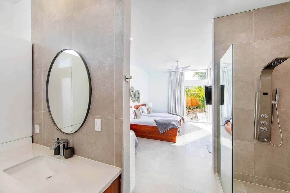 Oceanside Vacation Villa with Private Pool and Resort Amenities v10