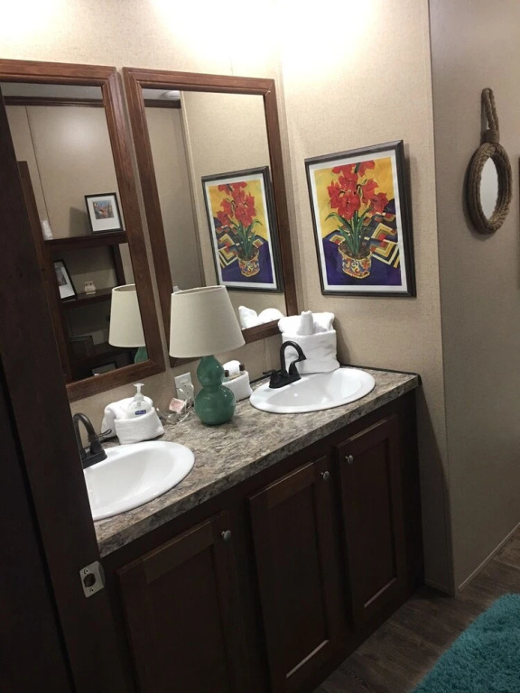 Self Creek Lodge and Marina