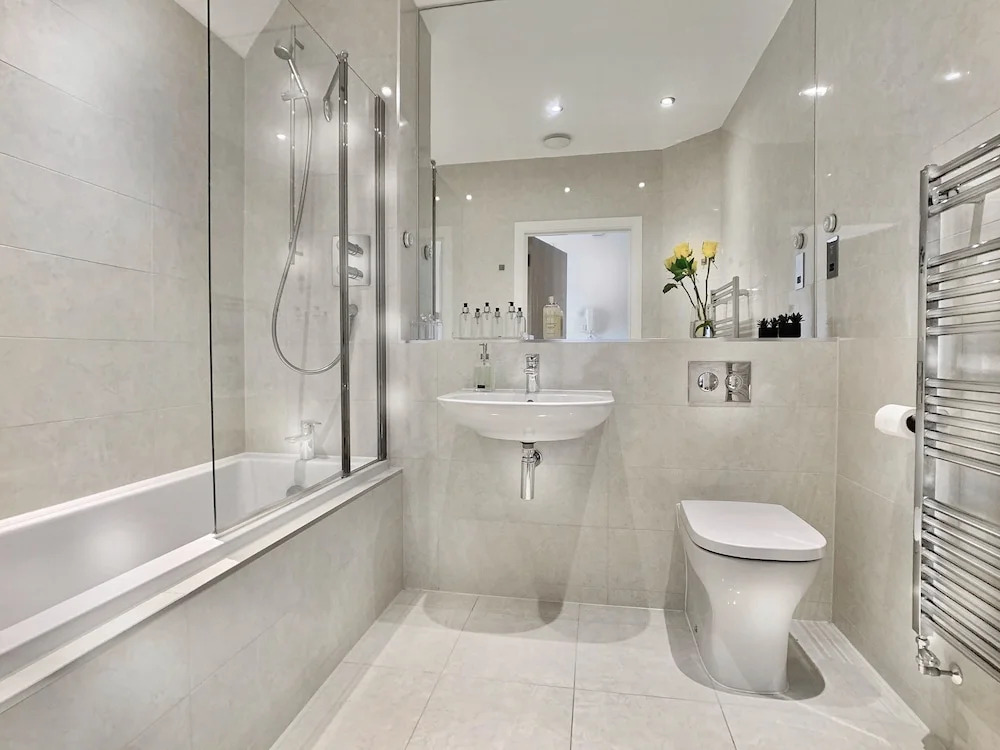 Greenwich Court - Modern Windsor 1 bed flat, with gated allocated parking.