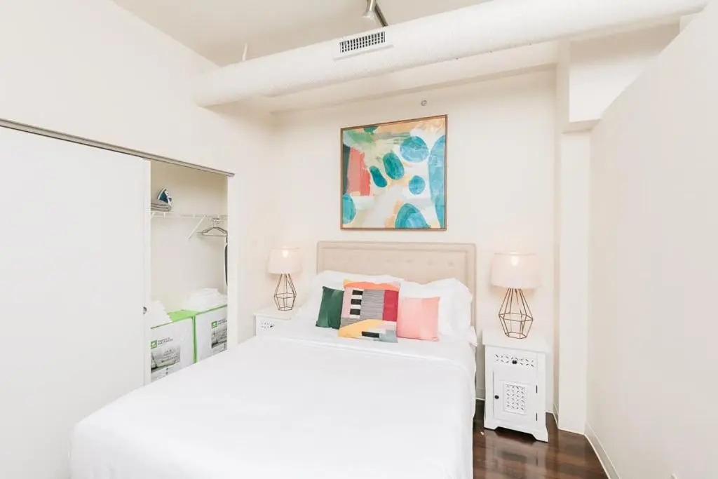 1BR Luxury Studio Historic Building, Parking, Rooftop Deck & Gym