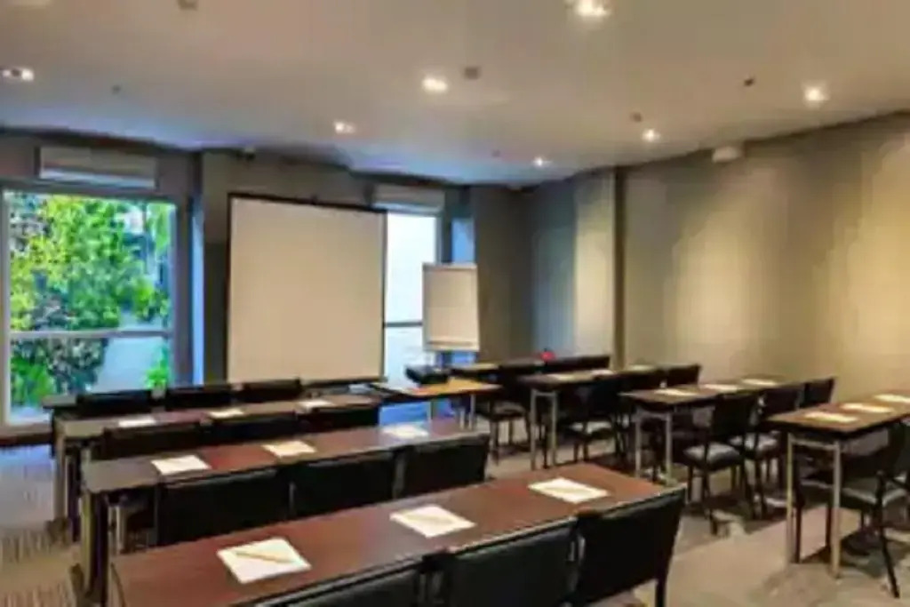 Microtel by Wyndham - Acropolis
