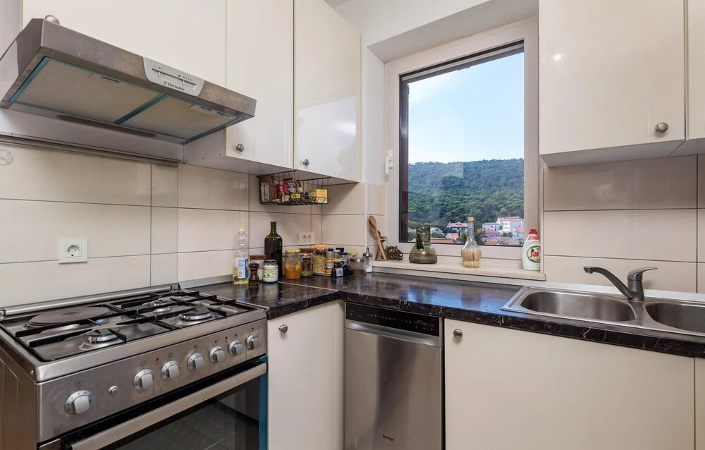 Nice Apartment in Veli Losinj With 3 Bedrooms and Wifi