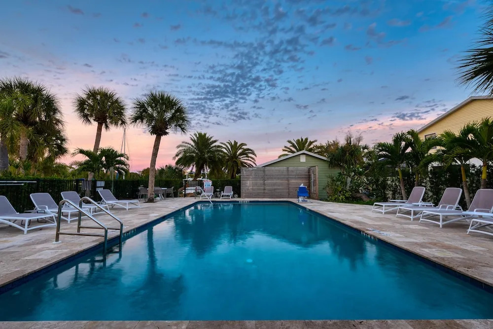 Escape Coastal Resort on Casey Key