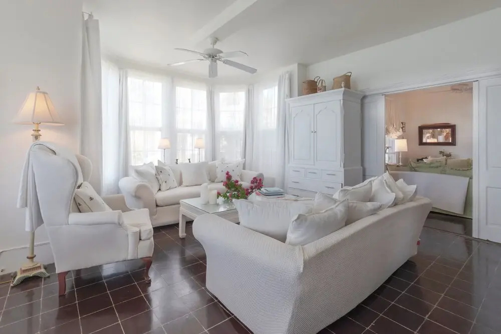 Folly & Guest House 6 Bedroom Home