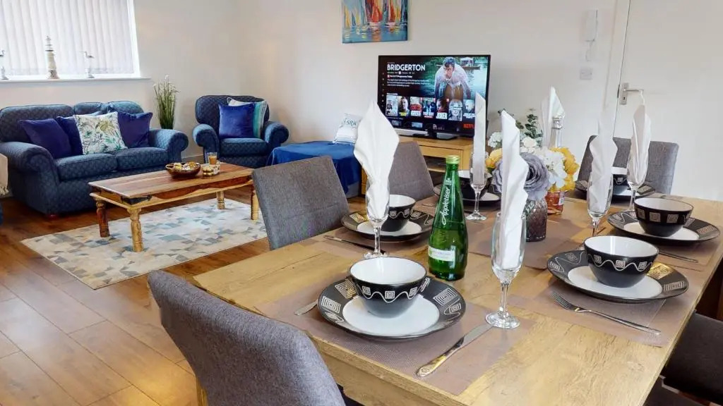 Spacious Apt Ideal for Families with 2 Parking Spaces by SRK Accommodation