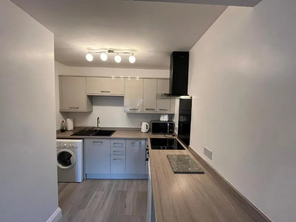 York Centre 2 Bedroom Renovated Flat, 8 Escrick Street