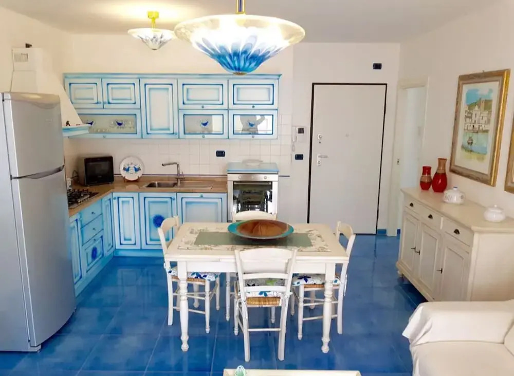 Oltremare apartment with large veranda for 6 people