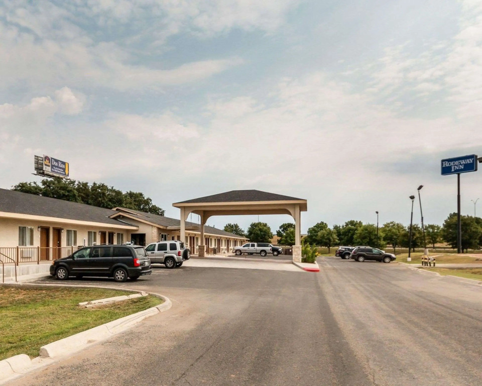 Motel 6 Junction, TX Llano River