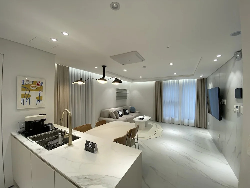 HOTEL THE DESIGNERS LYJ SUITE YEOKSAM