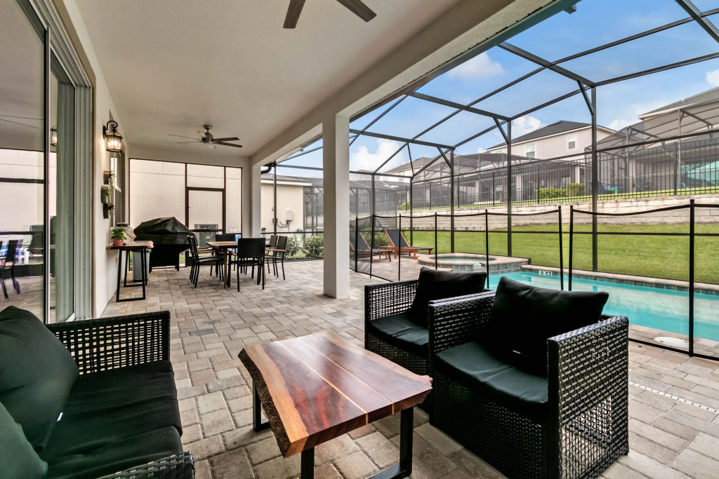 5 Bedrooms 55 Bathrooms Solara 1760 Sp