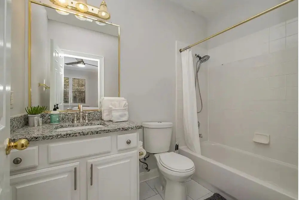 Sleek & Stylish Condo In Southpark 3 Bedroom Home by RedAwning