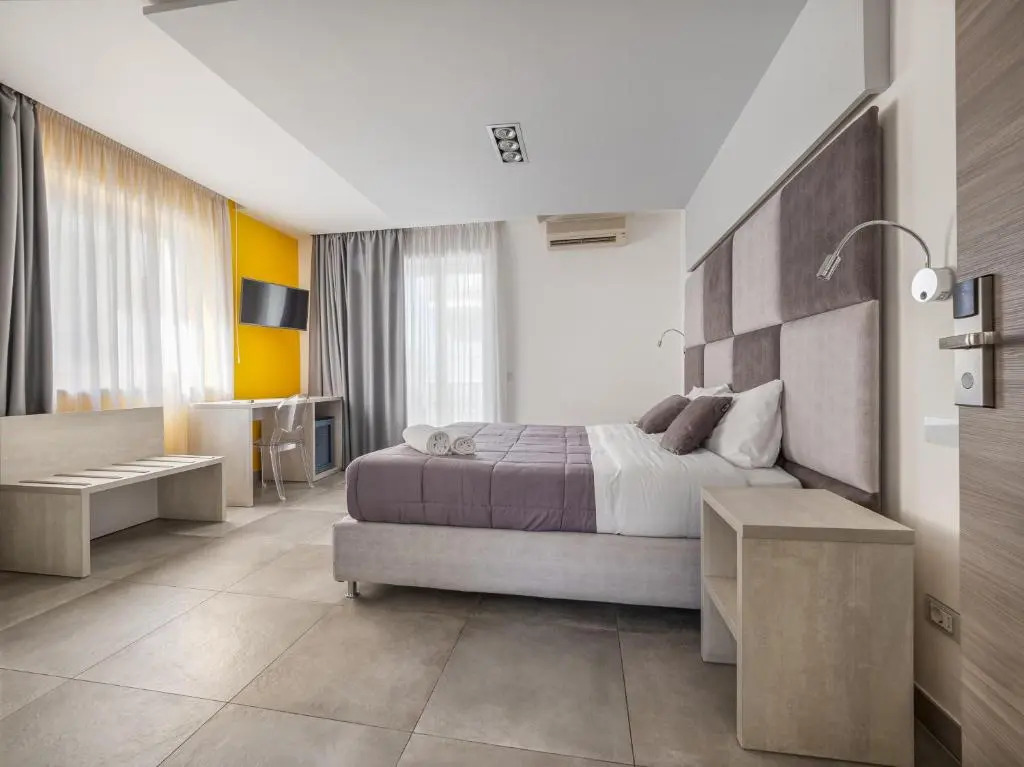 De Vivo Realty - Orange Suites Sorrento