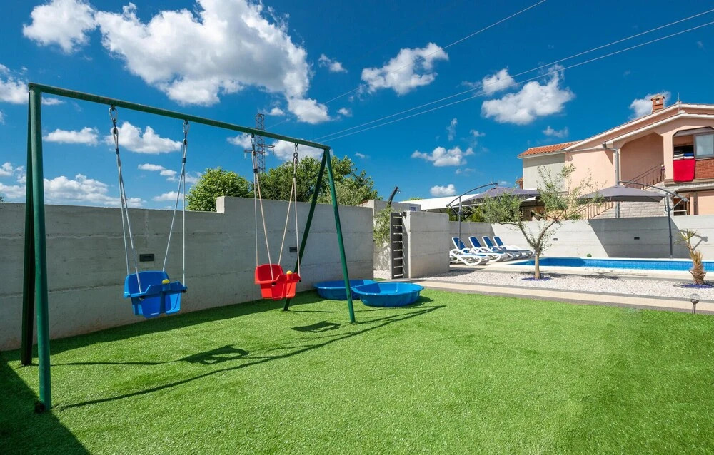 Awesome Home In Nedescina