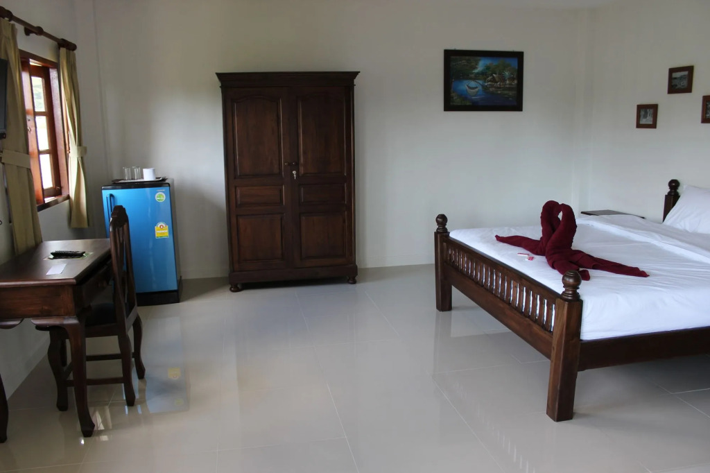 Villa Colina Khao Lak Rooms and Bungalows