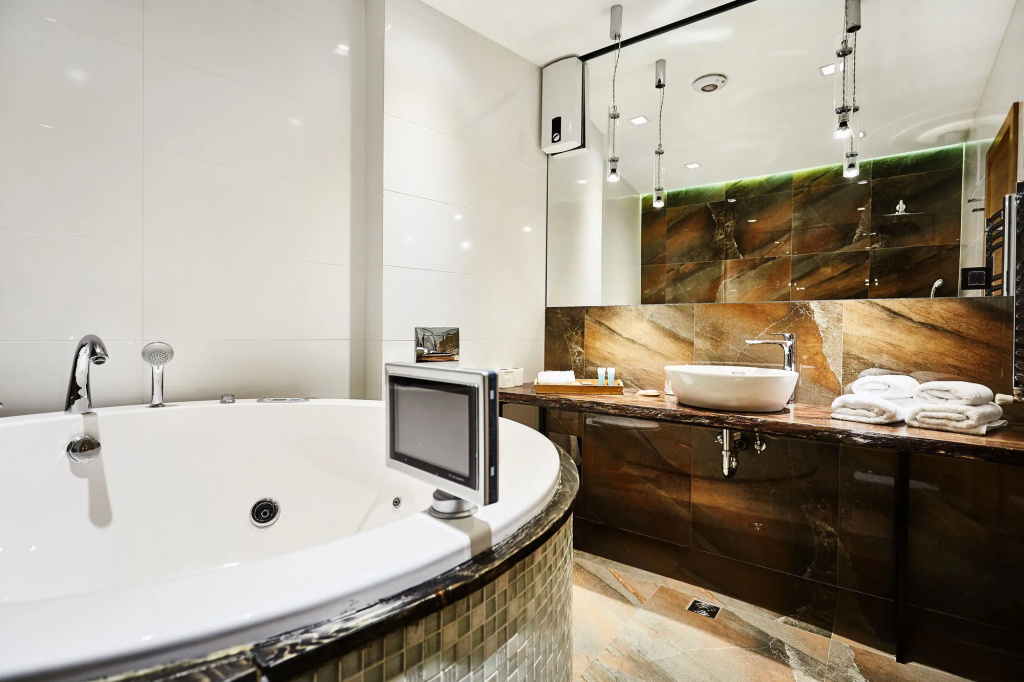 One Luxury Suites