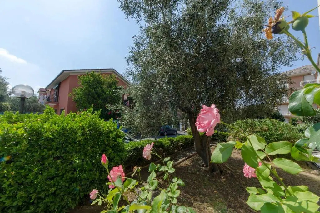 ALTIDO Apt Suitable for Families up to 8, with Parking