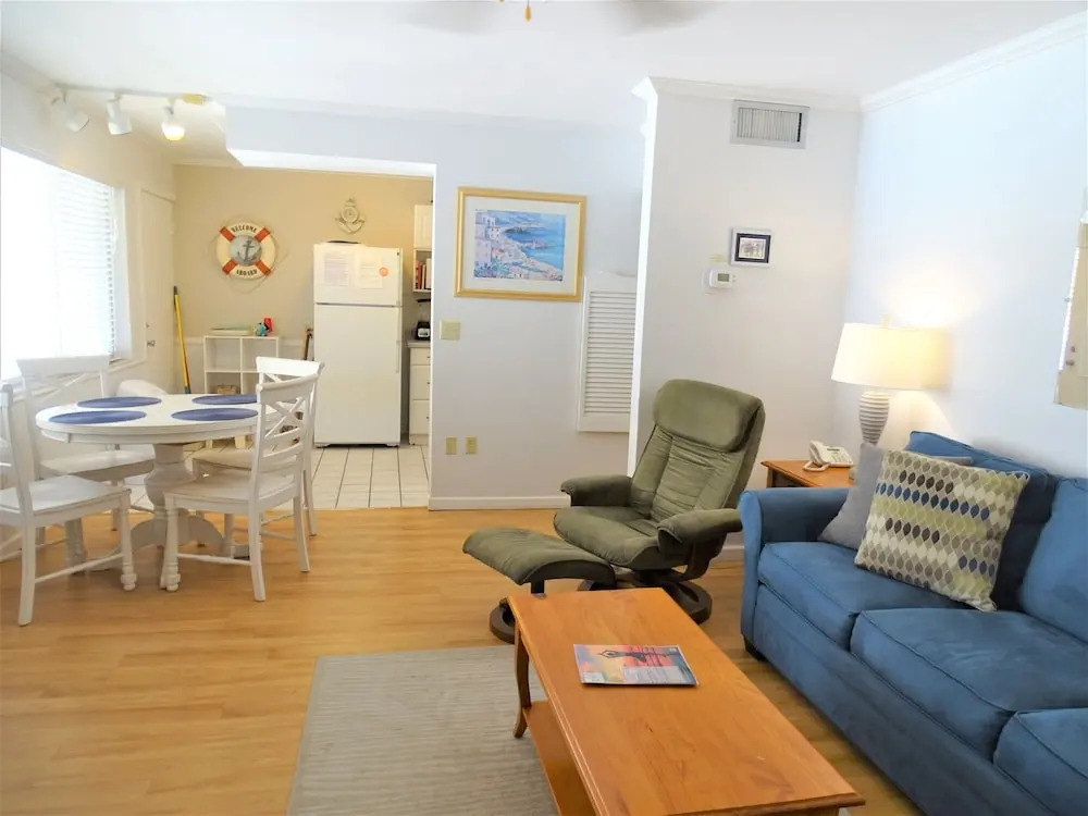 Siesta Beach House #207 2 Bedrooms 1.5 Bathroom Condo