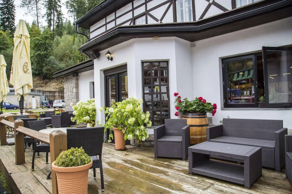 Lomnice Hotel & Restaurant