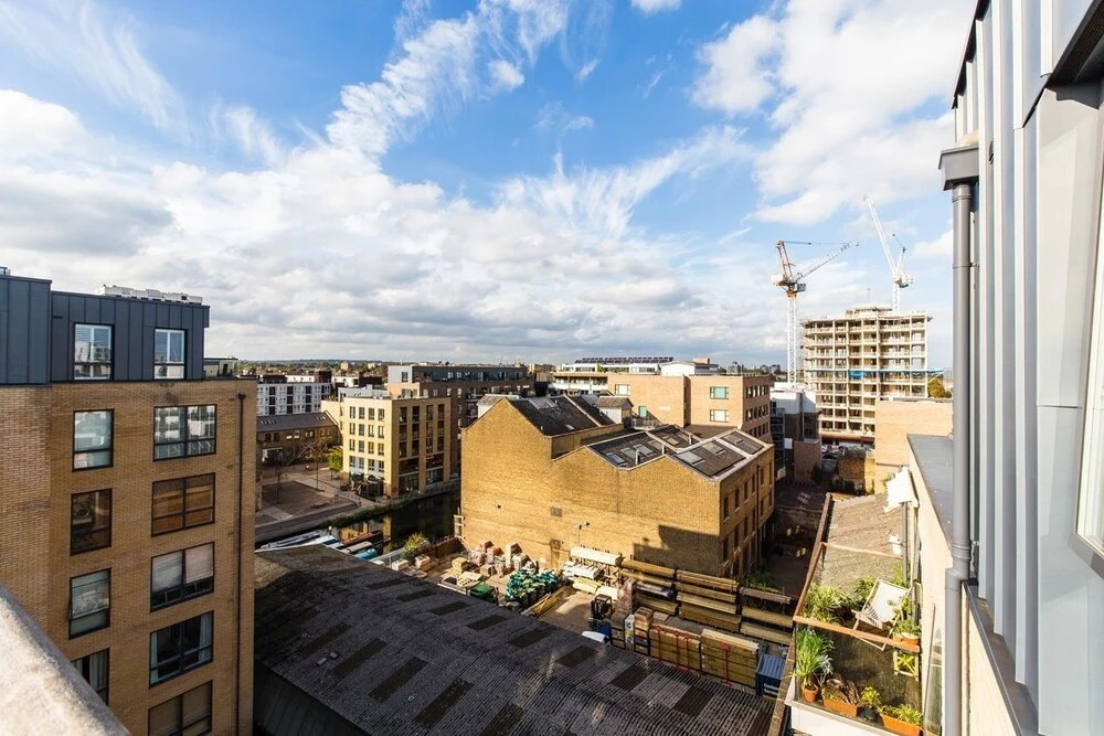 1 Bed Top Floor Flat near Shoreditch