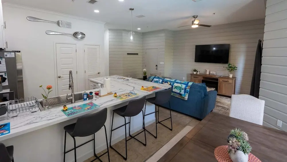 New 2br - Pool Patio - Bunk Beds - 1st Floor 2 Bedroom Apts