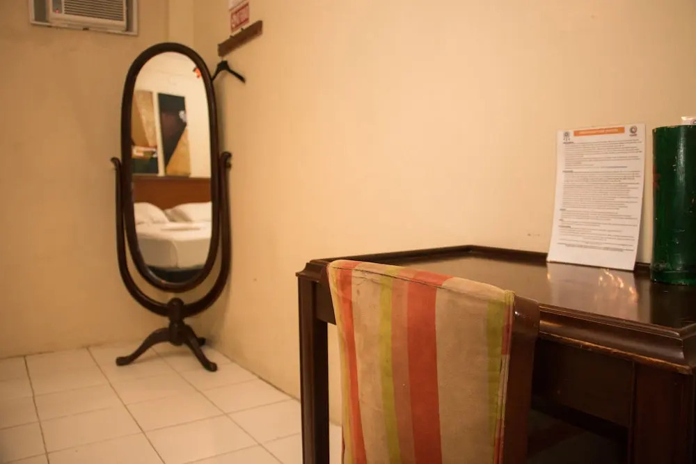 Dreamkapture Hostel close to the airport and bus terminal