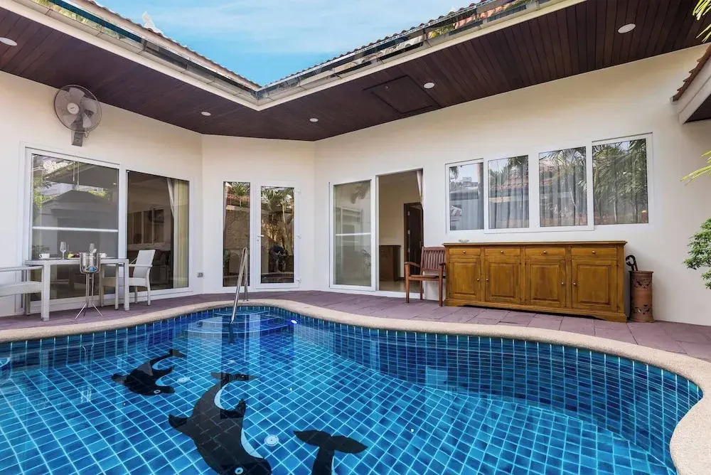 Luxury 3BR Pool Villa Pratamnak Soi5-50m to Beach