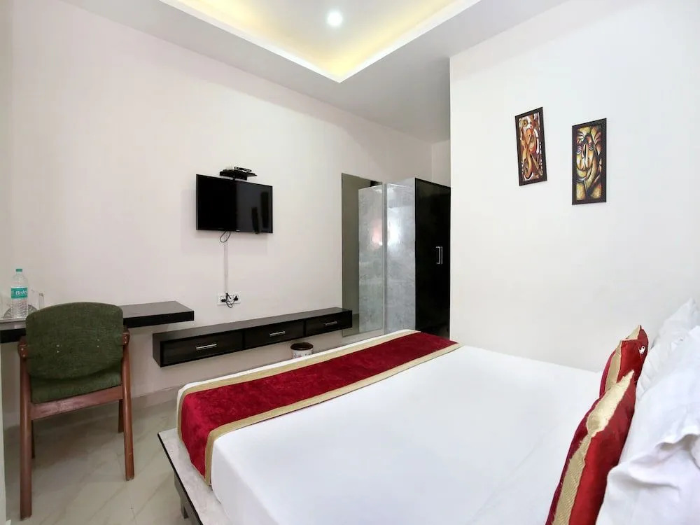 OYO 7100 Hotel Crossroads