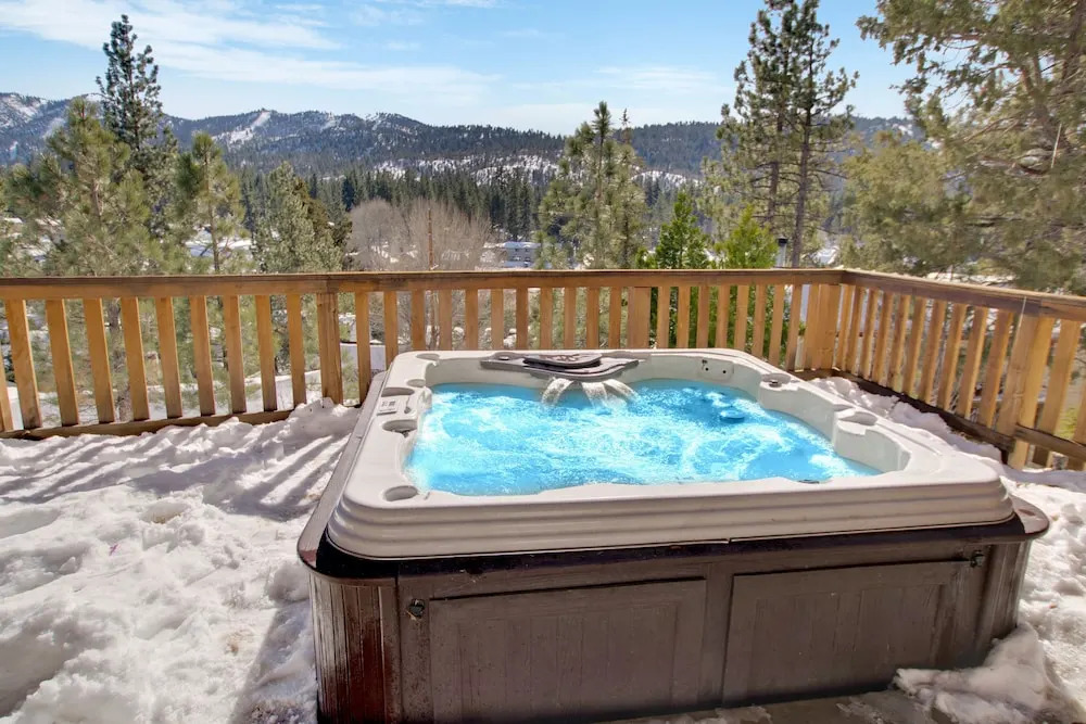 Lake House W/ Decks & Hot Tub 3 Bedroom Cabin
