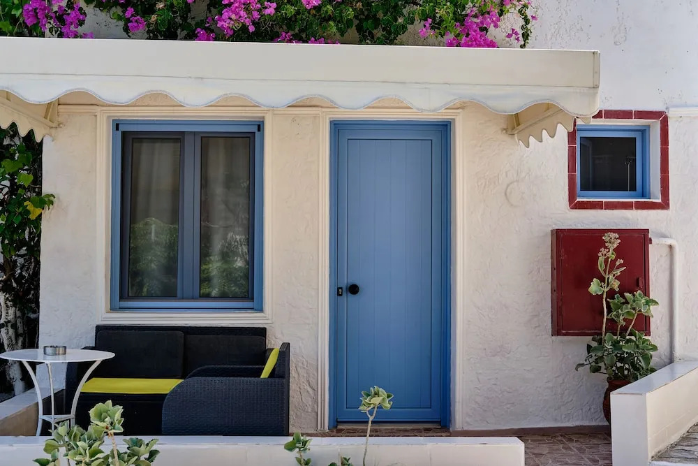 Peaceful And Very Relaxing Suite Near Crete Sea View, Shared Pool, air Condition
