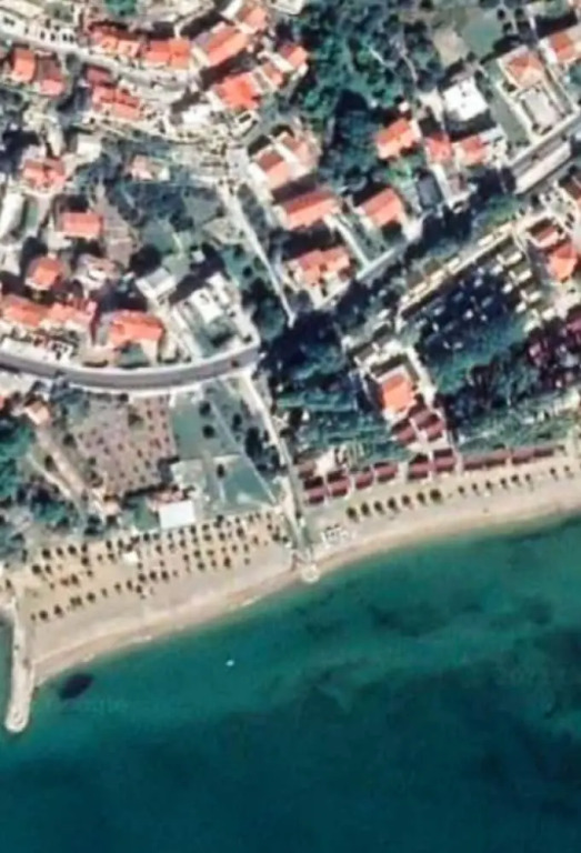 A1 - apt w Patio, Just 3 min Walking to the Beach