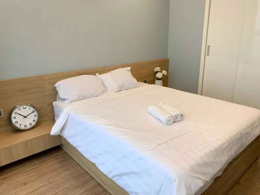 Hi-Home Suites - Vinhomes Metropolis