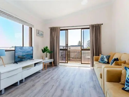 6 'Bahia', 47 Ronald Avenue - Fantastic Location With Filtered Water Views
