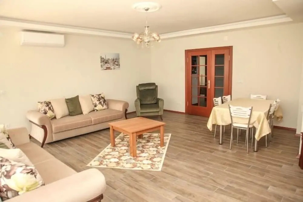 Royal Inn Seza Residence
