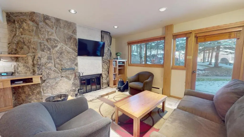 Laurelwood Condominiums Studio Premier 203