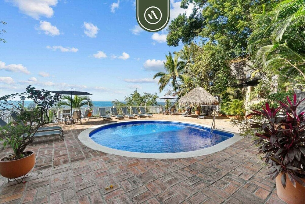 Oceanfront 2 BR Condo With Spectacular View - Pool