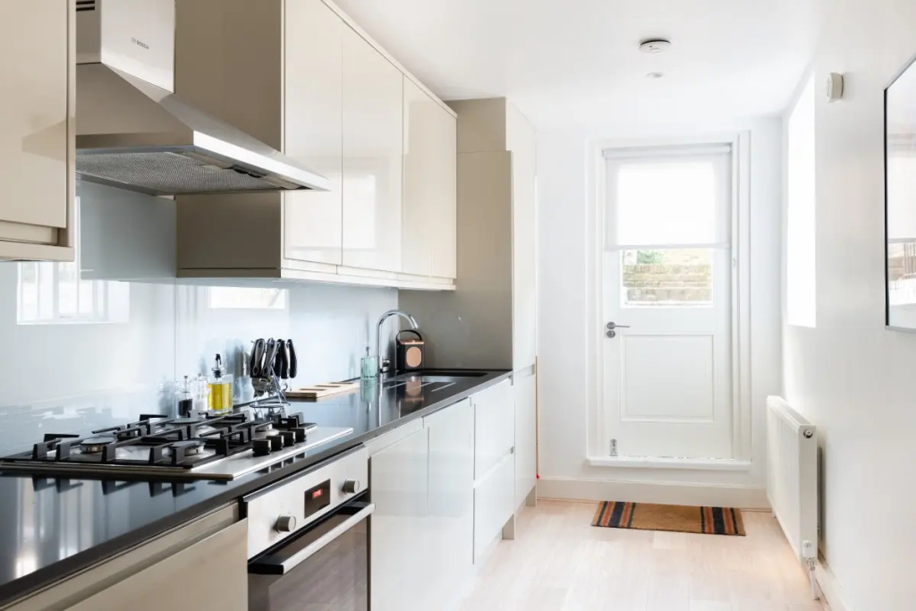 The Chelsea Arms - Bright 3BDR with Garden & Private Parking