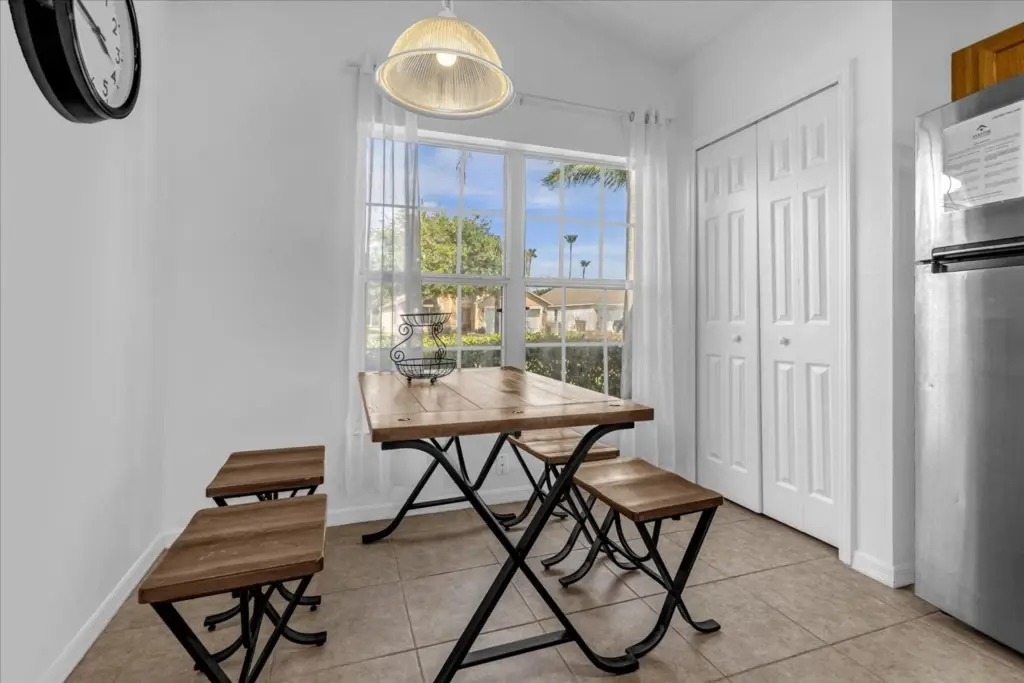 3 Bedrooms 2 Bathrooms Lake Berkley 1076 Lb