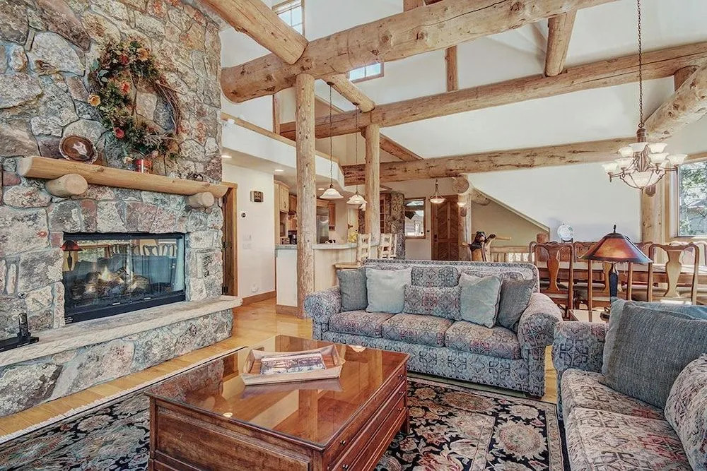 Dunkin Hill Lodge - Private Home by RedAwning