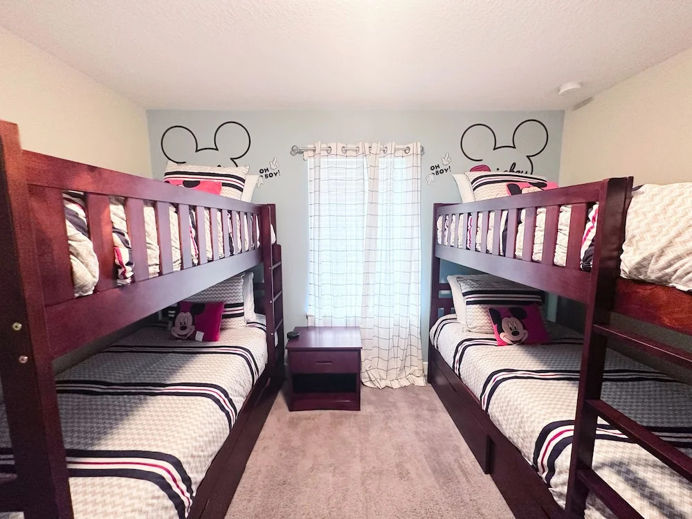 Balmoral Resort-162kb 4 Bedroom Home by RedAwning