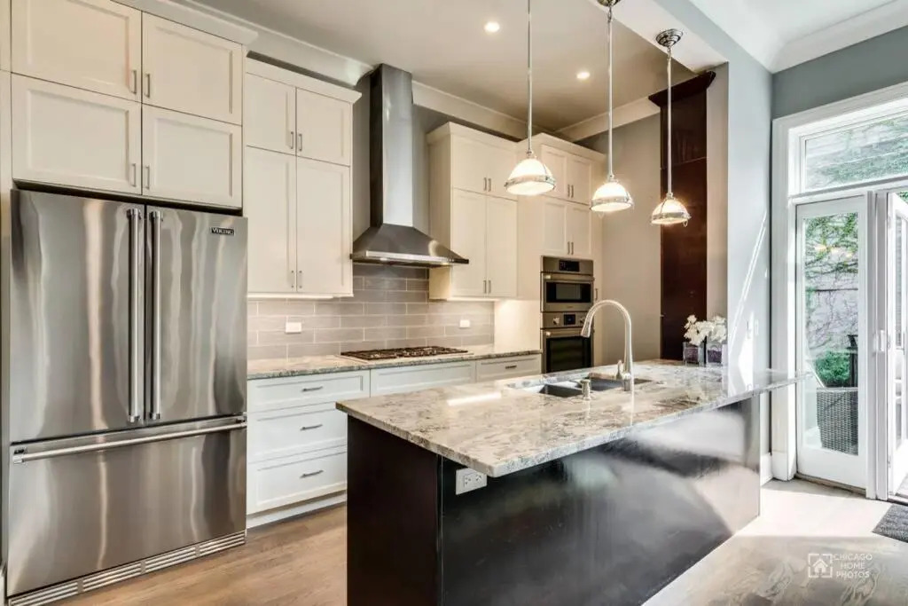 Gold coast villa with free parking garage sleeps 10