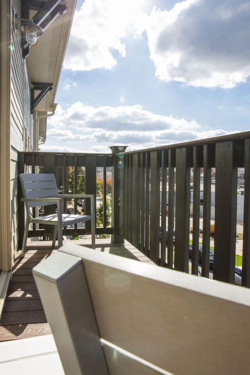 Plaza Midwood 1 and 2 BR Apts with Parking by Frontdesk