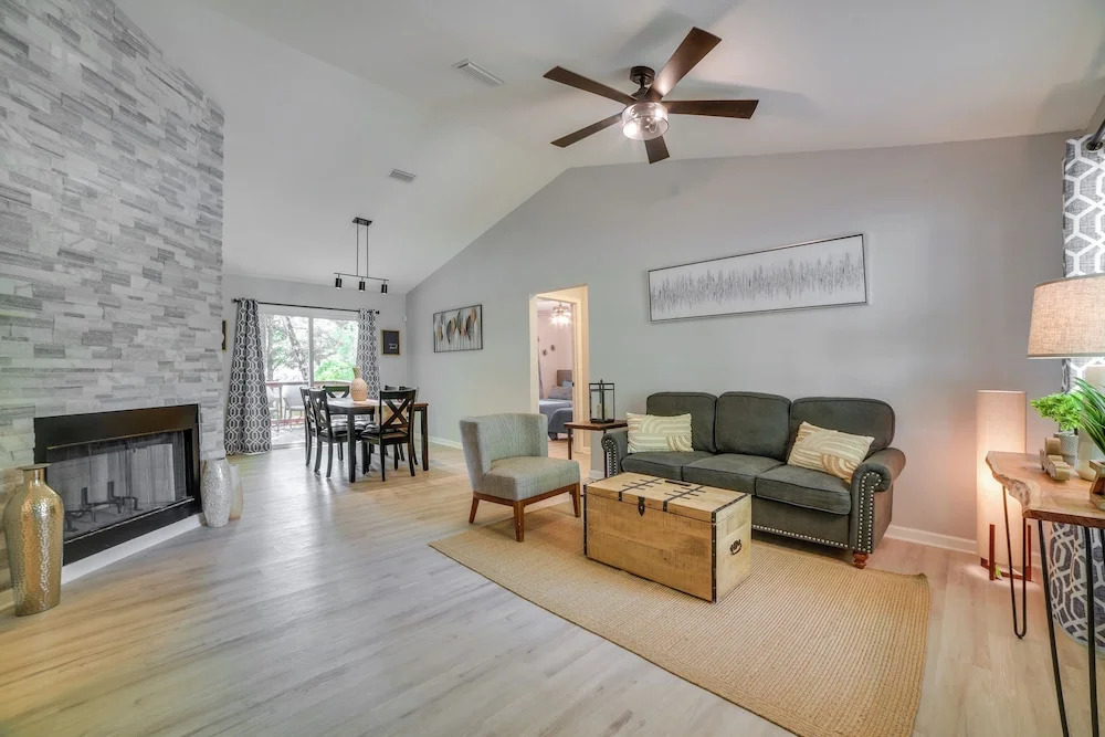 Tallahassee Home w/ Private Deck: 4 Mi to Downtown