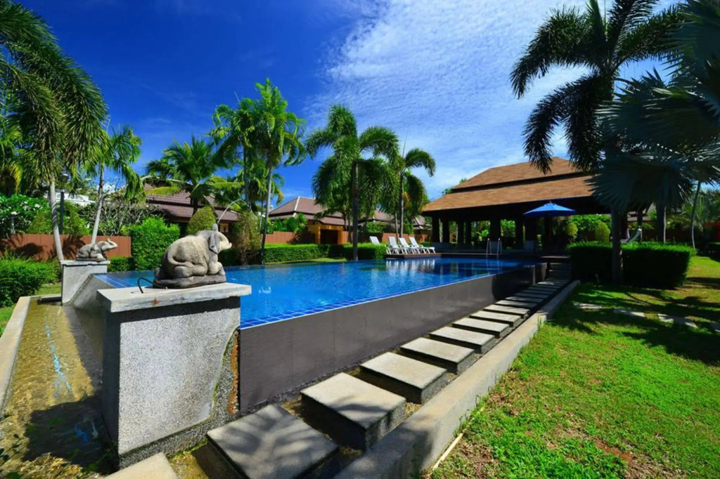 Naiharn Garden Villa