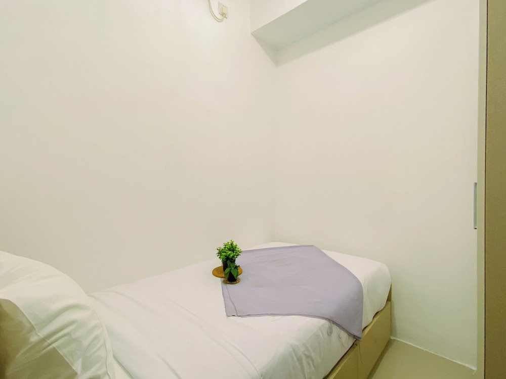 Compact White 2Br Near Rawa Buaya Station At Vittoria Residence