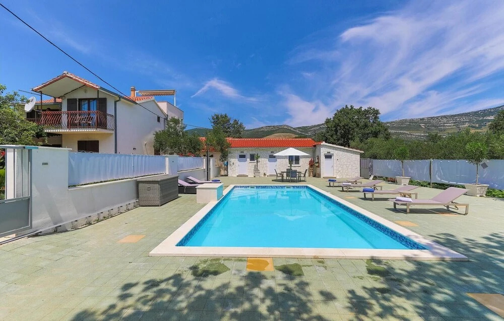Amazing Apartment in Kastel Novi With 2 Bedrooms, Wifi and Outdoor Swimming Pool