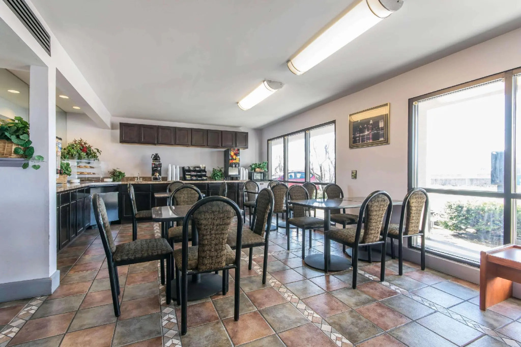 Studio 6 Suites Louisville KY Airport/Expo Center