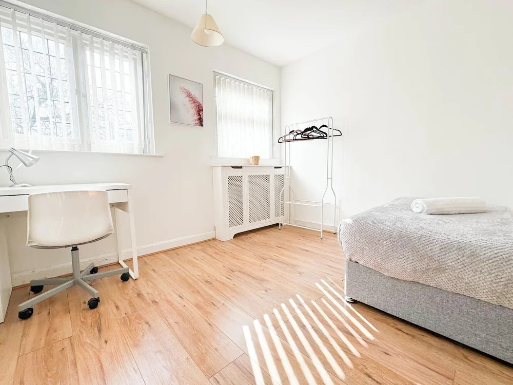 Large 8 Bedroom House in Edgbaston