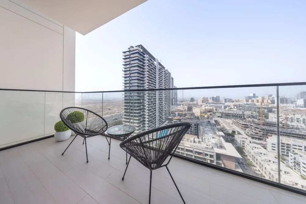 Vibrant 1-bedroom in JVC Sleeps 4 With Balcony