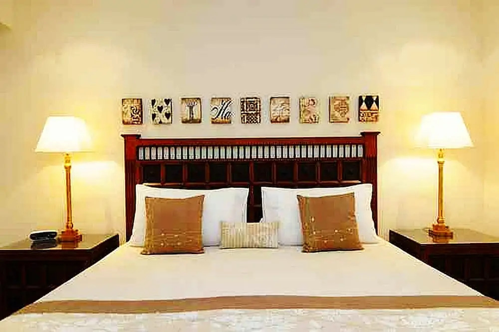 1 Plantation House