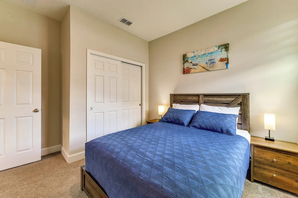 Home < 1-mi Walk to Warm Mineral Springs Park!